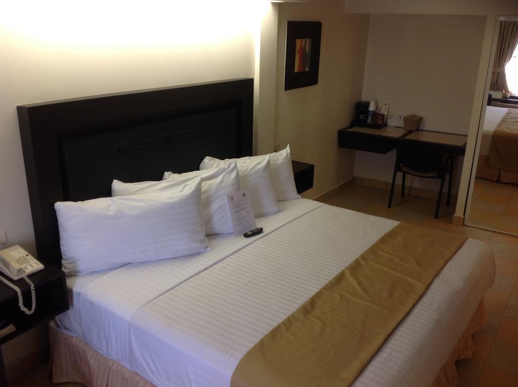 Best Western Hotel Plaza Matamoros Eksteriør bilde